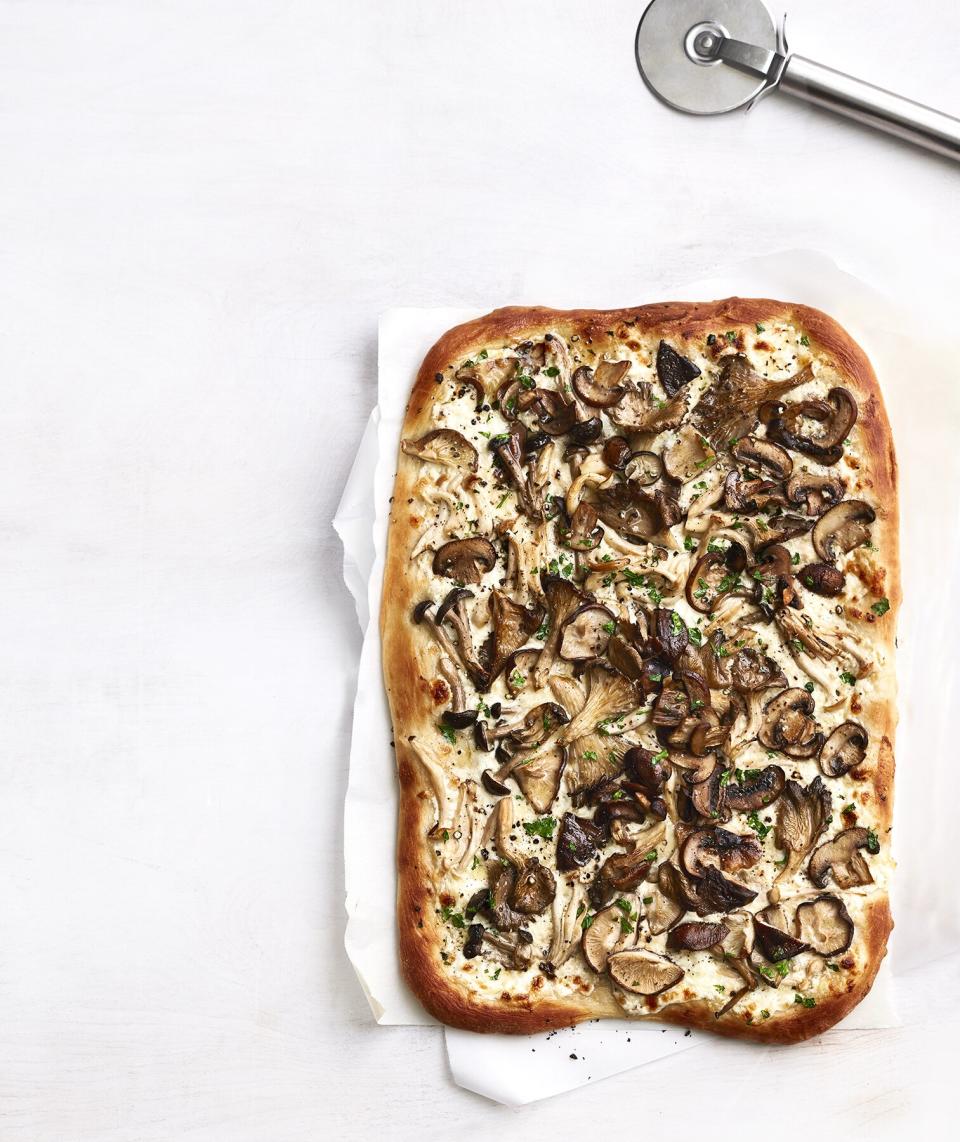 Mushroom White Pizza