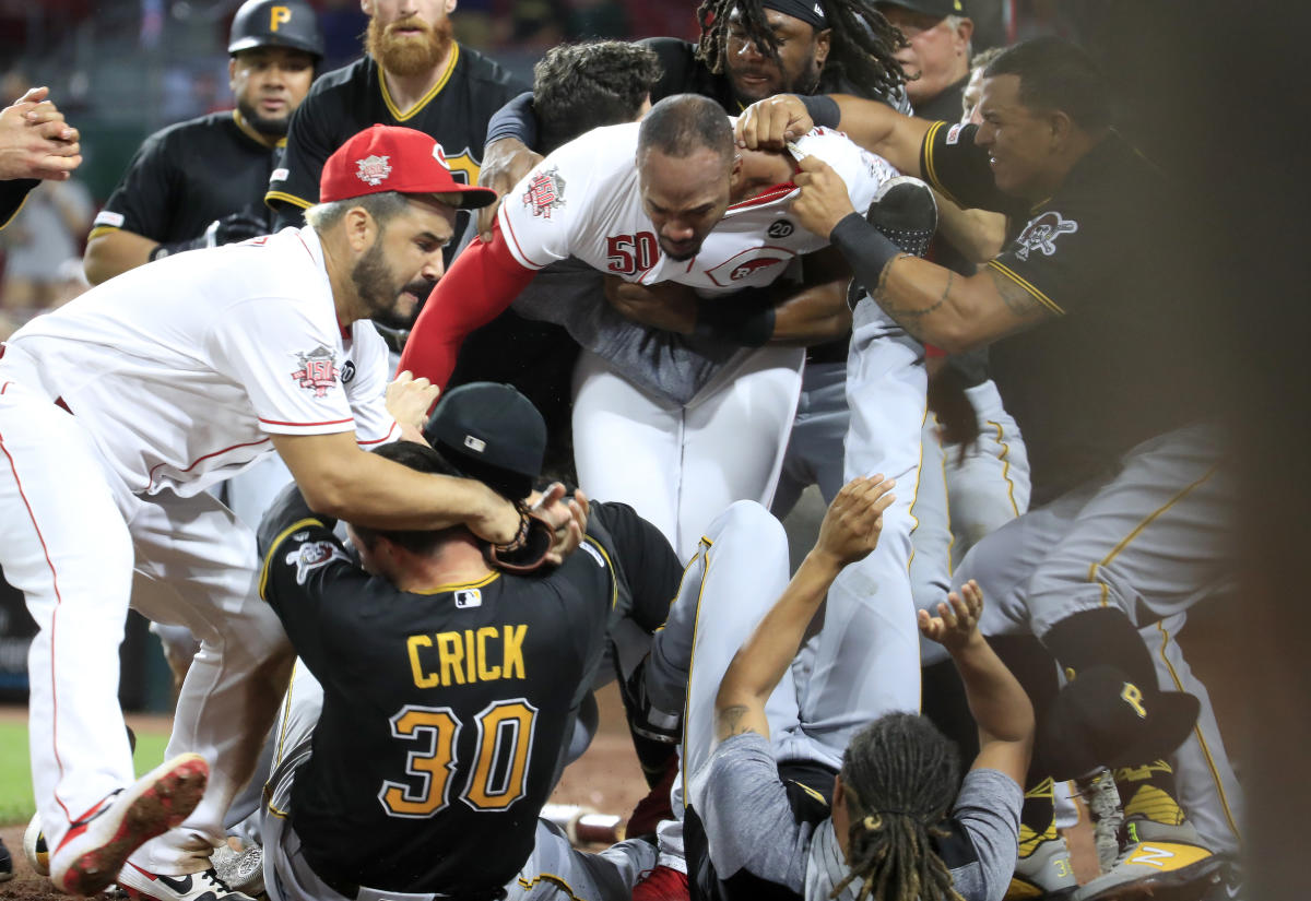 Yasiel Puig tries to single-handedly fight entire Pittsburgh Pirates  organization, This is the Loop