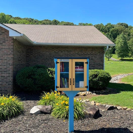 Oak Ridge Memorial Park, located at 1501 Bethel Valley Road, has installed a Little Free Library in front of their office building at the entrance to the park.