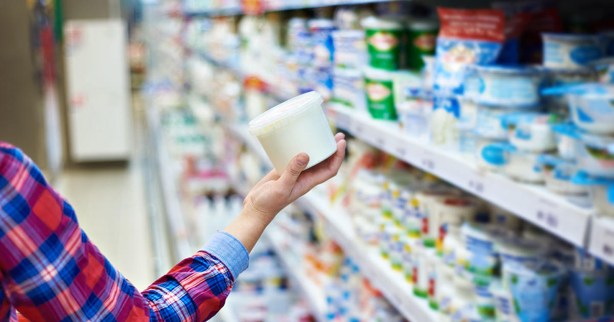 Por qué no debes guardar comida en botes de yogur? Advierten de riesgos para  la salud