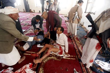 People react after being injured in bomb attack inside a mosque in Sanaa March 20, 2015. REUTERS/Khaled Abdullah