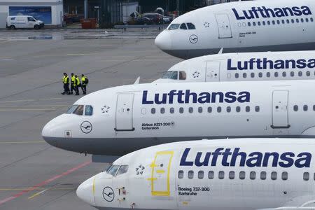 Planes stand on the tarmac during a pilots strike of German airline Lufthansa at Frankfurt airport, Germany, November 23, 2016. REUTERS/Ralph Orlowski