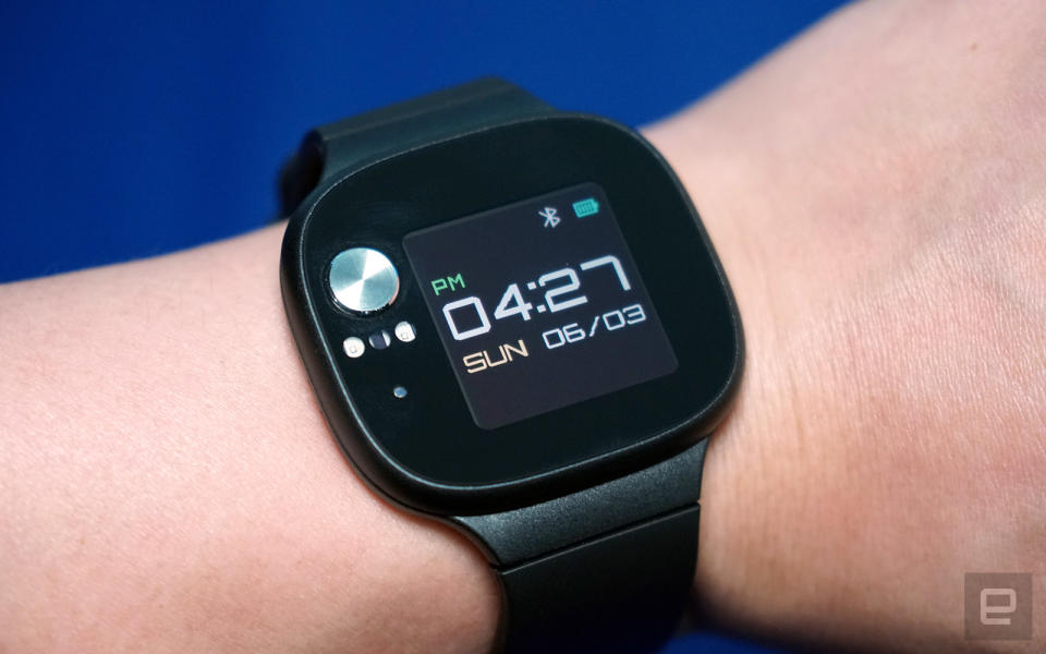 ASUS might have pulled out of the Android smartwatch race after the ZenWatch