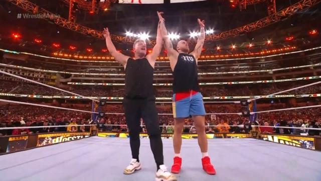 George Kittle helps Pat McAfee win WWE WrestleMania 39 match