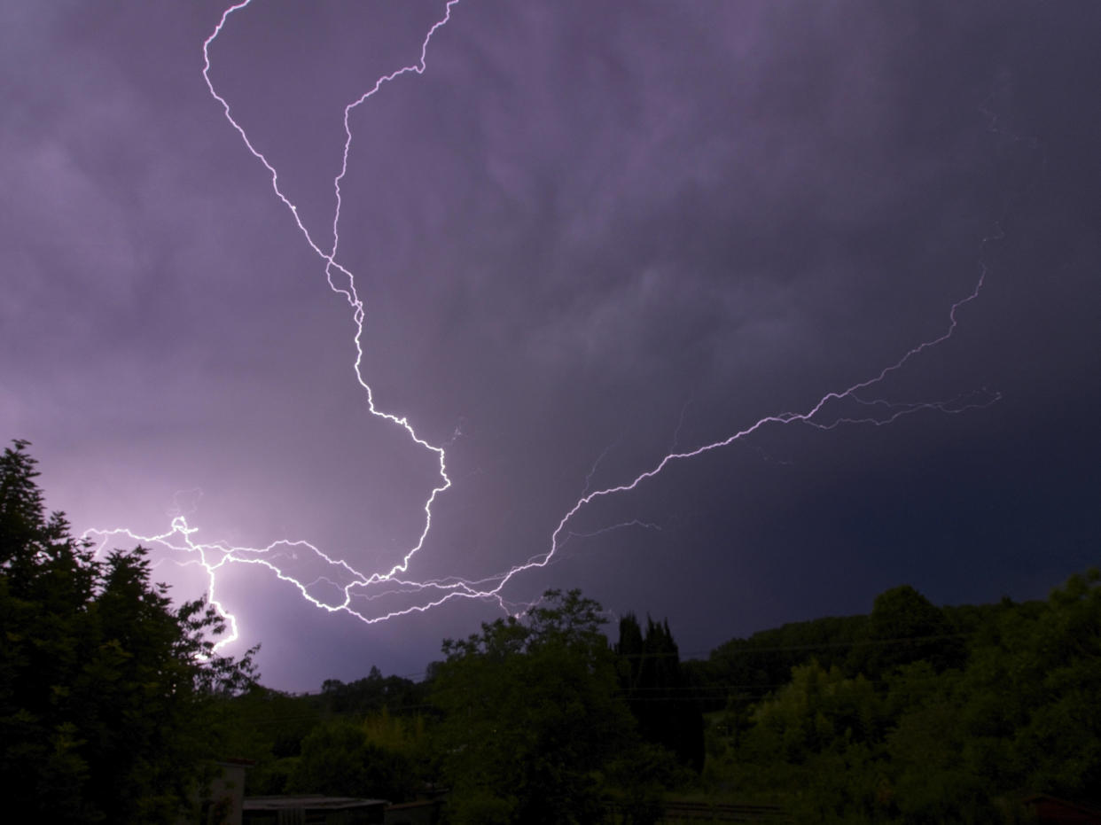 Une douzaine de départements sont en vigilance orange orages ce mardi 18 juin 2024.