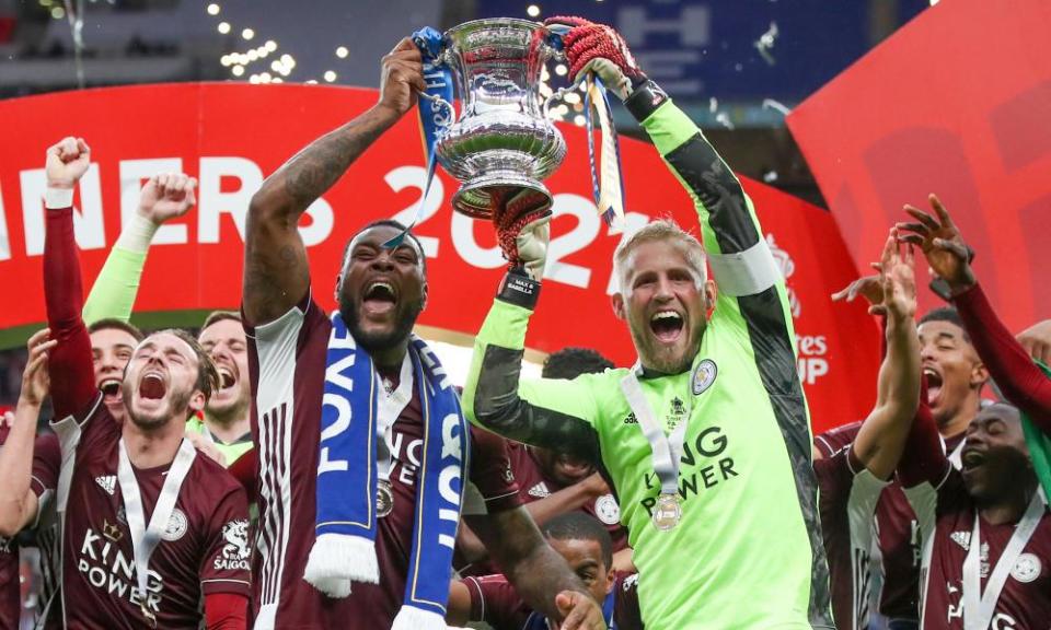 Kasper Schmeichel lifts the trophy with Wes Morgan