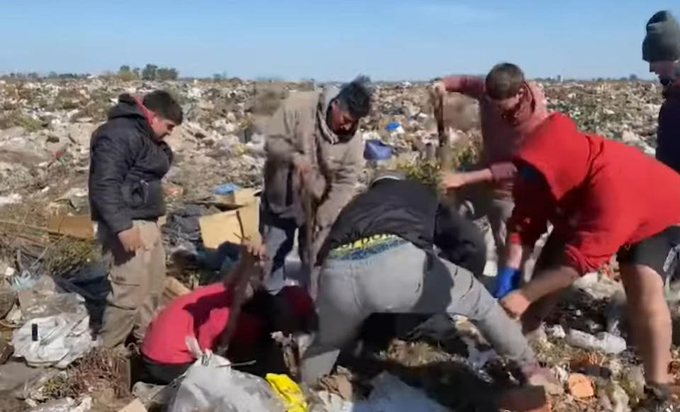 People searching the dump in Las Parejas after the cash was found.