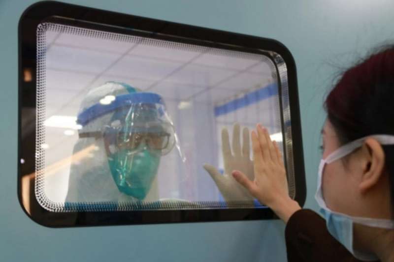 中國醫護人員抗疫以來的愛情故事在西洋情人節2月14日這天廣為流傳。（取自微博）