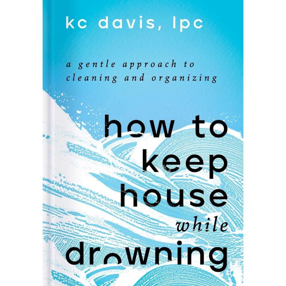 How to Keep House While Drowning: A Gentle Approach to Cleaning and Organizing