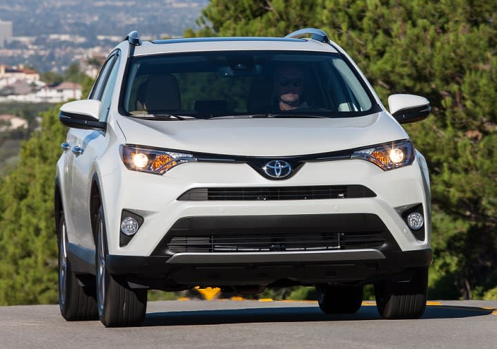 2017 Toyota RAV4 front photo