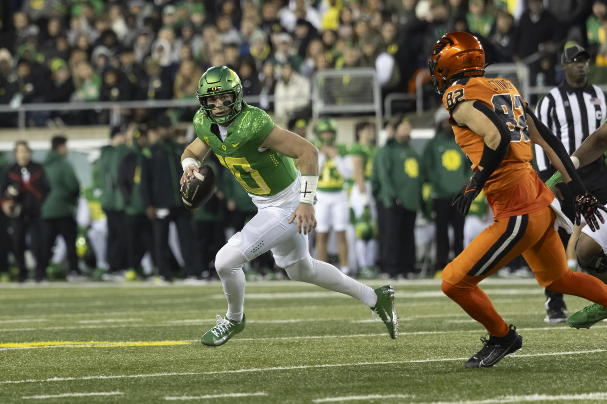 EUGENE, OREGON - NOVEMBER 24: Quarterback Bo Nix #10 of the Oregon Ducks passes the ball during the first half against the Oregon State Beavers at Autzen Stadium on November 24, 2023 in Eugene, Oregon. (Photo by Tom Hauck/Getty Images)
