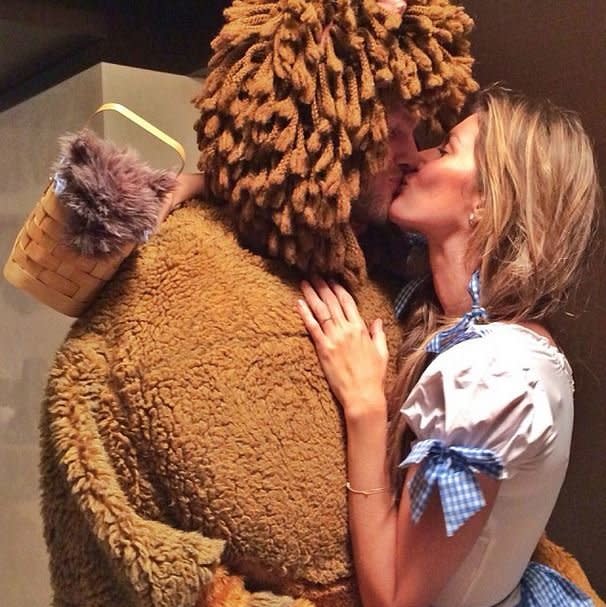 Gisele Bündchen and Tom Brady as Dorothy and the Lion from "The Wizard of Oz."
