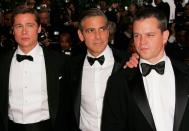 Angekommen in der obersten Liga von Hollywood-Schauspielern: Im starbesetzten Heistmovie "Ocean's Eleven" (2001) spielte Matt Damon (rechts) neben George Clooney (Mitte) und Brad Pitt. Den Zuschauern gefiel die Mischung aus Humor und Action so gut, dass mit "Ocean's Twelve" (2004) und "Ocean's 13" (2007) noch zwei weitere Filme der unterhaltsamen Reihe folgten. (Bild: Getty Images/Peter Kramer)