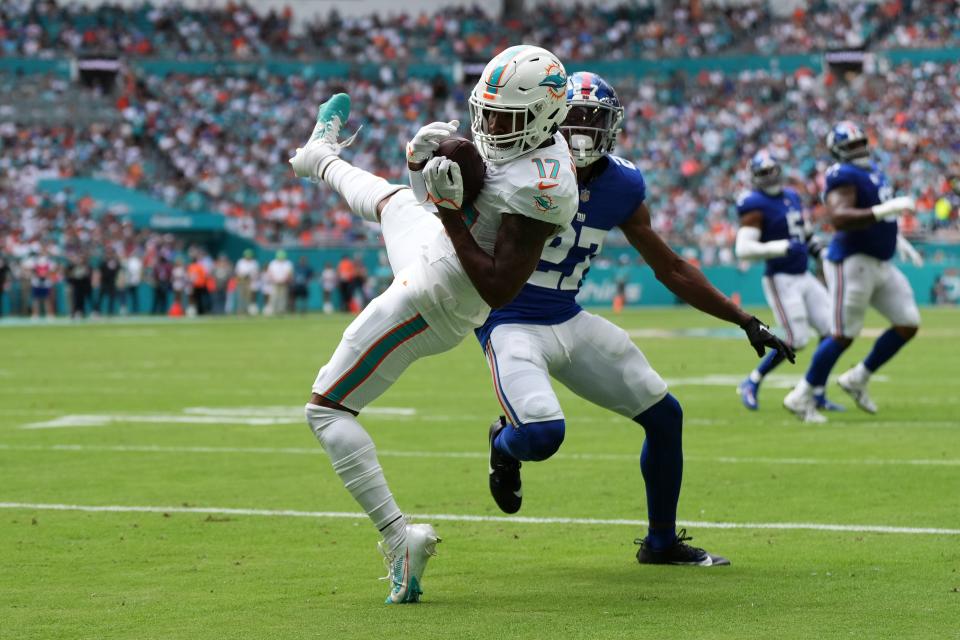 Miami Dolphins wide receiver Jaylen Waddle (17) catches a pass for a touchdown against the New York Giants during the first half at Hard Rock Stadium.