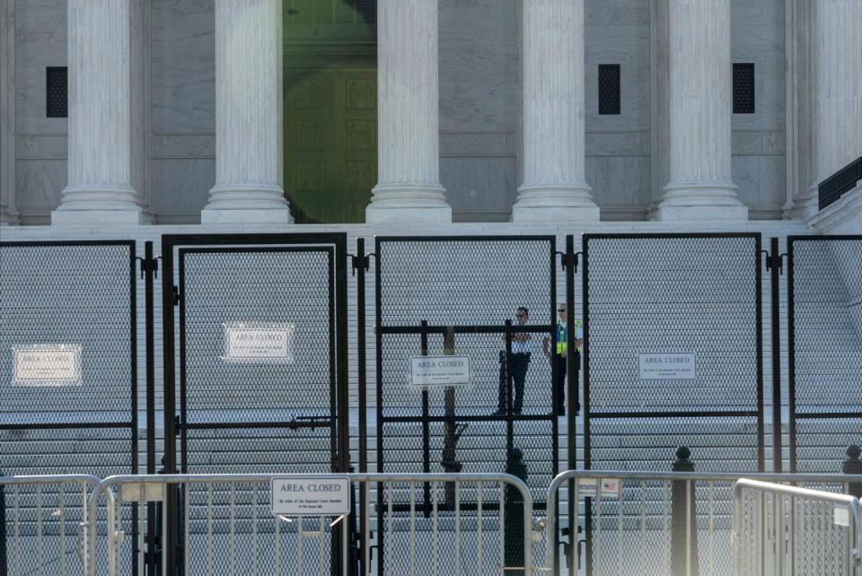 Photos From Outside the Supreme Court After Roe v. Wade Is Overturned