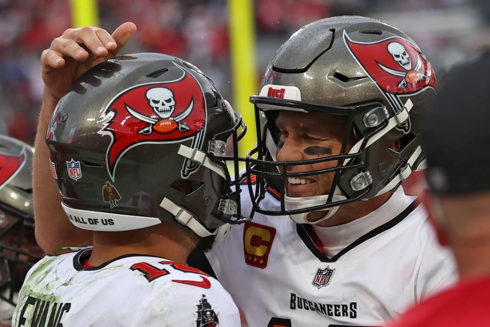 Tom Brady, right, celebrates with wide receiver Mike Evans after Evans caught a touchdown pass against the Philadelphia Eagles (Mark LoMoglio/AP) (AP)