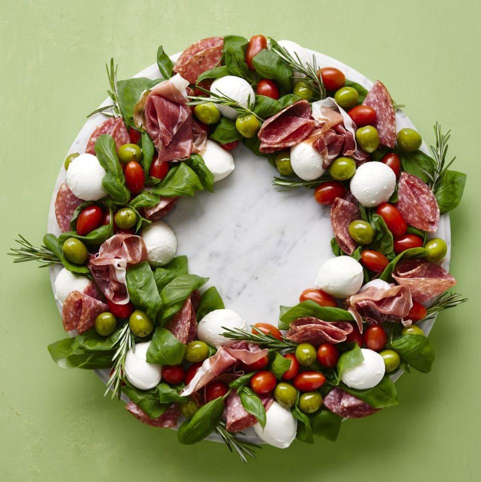 christmas charcuterie board wreath