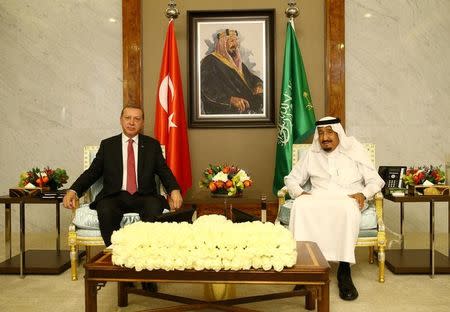 Turkish President Tayyip Erdogan meets with Saudi Arabia's King Salman bin Abdulaziz Al Saud in Jeddah, Saudi Arabia, July 23, 2017. Kayhan Ozer/Presidential Palace/Handout via REUTERS