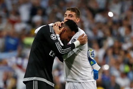 Football Soccer - Real Madrid v Manchester City - UEFA Champions League Semi Final Second Leg - Estadio Santiago Bernabeu, Madrid, Spain - 4/5/16 Real Madrid's Mateo Kovacic and Keylor Navas at the end of the game Reuters / Sergio Perez Livepic