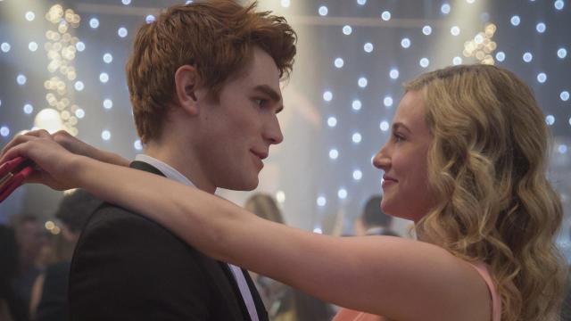 KJ Apa Reveals There Will Be More Scenes Between Betty and Archie in  Riverdale Season 5