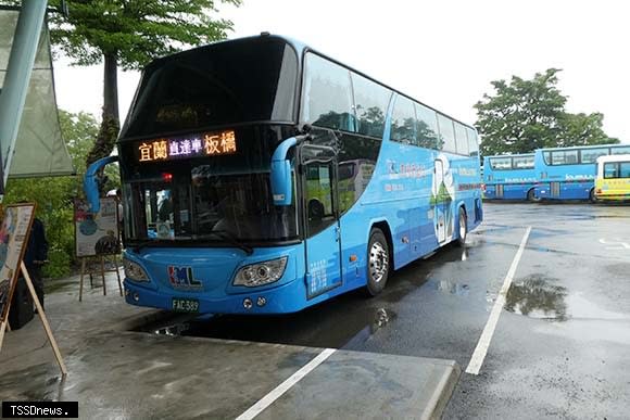 葛瑪蘭汽車客運推出清明節連續假期期間，提供票價八一折起優惠。已開放車票預售。（記者董秀雲攝）。