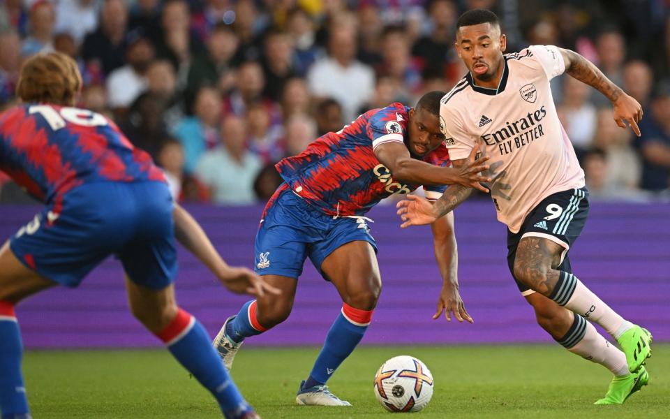 Arsenal's Brazilian striker Gabriel Jesus (R) runs past Crystal Palace's Malian midfielder Cheick Doucoure (C) during the English Premier League - AFP