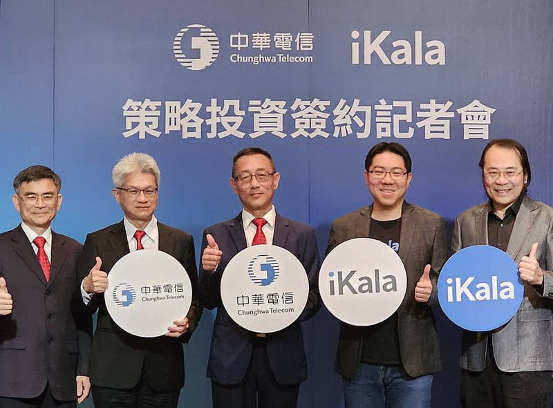 中華電信領投 iKala募資 中華電信宣布策略性投資iKala，參與iKala逾2000萬美 元的B+輪募資，雙方將攜手布局AI、數據、雲端戰 略。（圖中為中華電信企業客戶分公司總經理張本 元、右二為iKala共同創辦人暨執行長程世嘉） 中央社記者江明晏攝 113年3月26日 