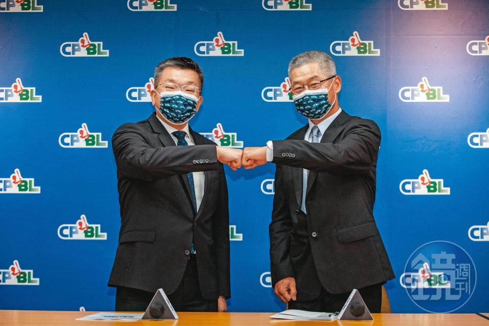 蔡其昌（左）上週四宣布由球員出身的楊清瓏（右）擔任中職祕書長。