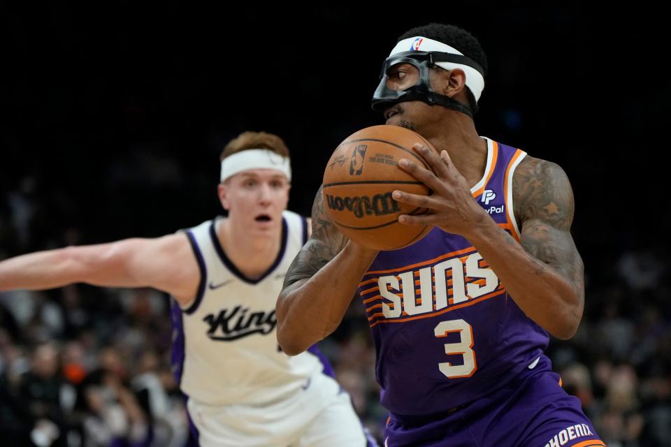 Phoenix Suns guard Bradley Beal (3) drives around Sacramento Kings guard Kevin Huerter (9) in the first half at Footprint Center in Phoenix on Feb. 13, 2024.