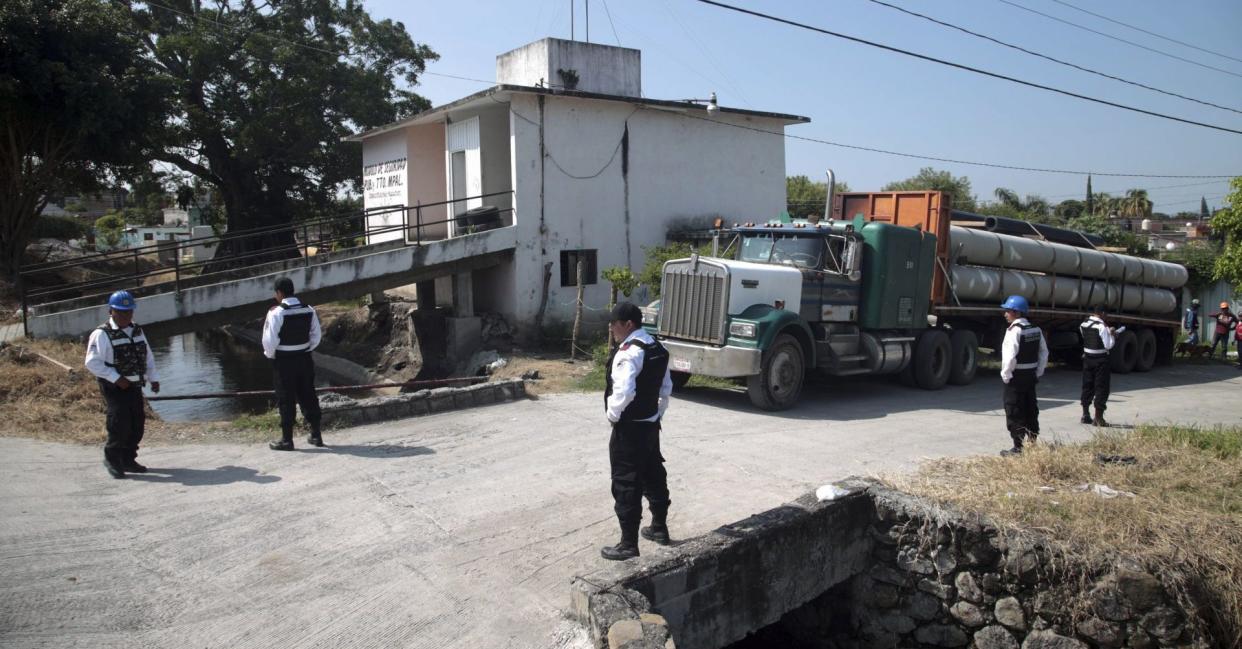 A un año de que la construcción del acueducto que llevará agua del río Cuautla a la termoeléctrica de Huexca estuviera suspendida, este día reinició la obra.