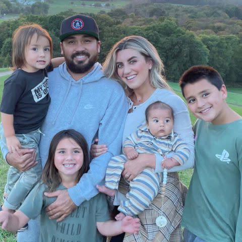 <p>Jason Day Instagram</p> Jason Day and Ellie Day with thier kids Dash, Lucy, Arrow, and Oz.