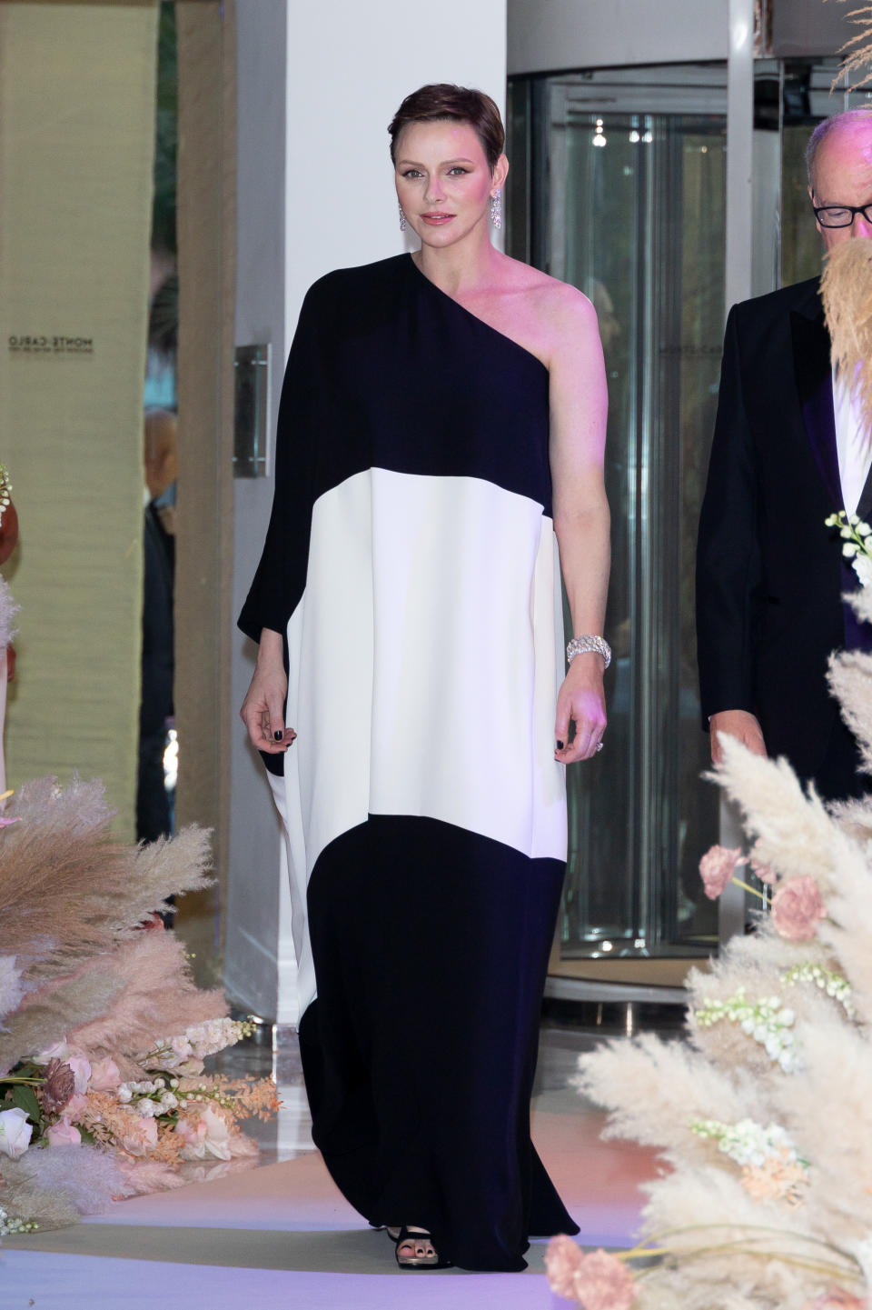 Charlène von Monaco in einer One-Shoulder-Robe von Valentino (Bild: Marc Piasecki/WireImage)