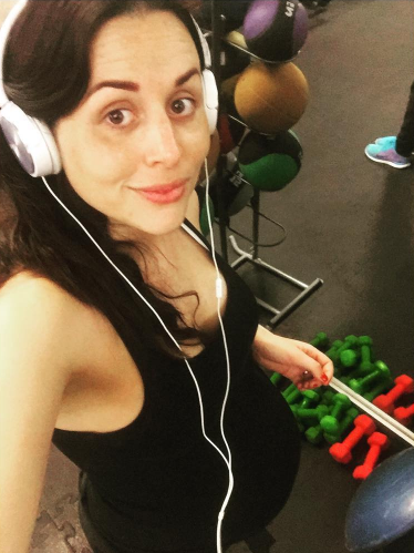 Zuria Vega enseña foto de cómo nació su bebé