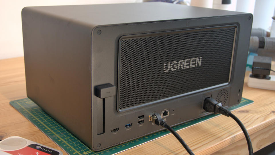 Ugreen NASync DXP8800 Plus