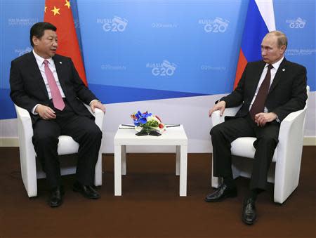 Russia's President Vladimir Putin (R) meets his Chinese counterpart Xi Jinping at the G20 Summit in Strelna near St. Petersburg, September 5, 2013. REUTERS/Anton Denisov/RIA Novosti/Pool