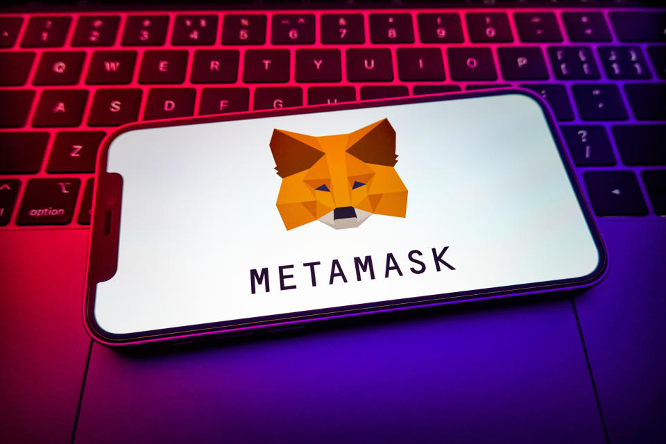 CHINA - 2022/05/25: In this photo illustration, a Metamask logo is displayed on the screen of a mobile phone. (Photo Illustration by Sheldon Cooper/SOPA Images/LightRocket via Getty Images)