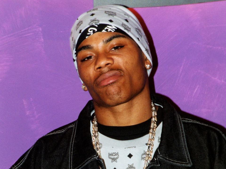 Rapper Nelly (Cornell Iral Haynes, Jr.) of St. Lunatics poses for photos after rehearsals for their performance on 'The Jenny Jones Show' in Chicago, Illinois in September 2000.