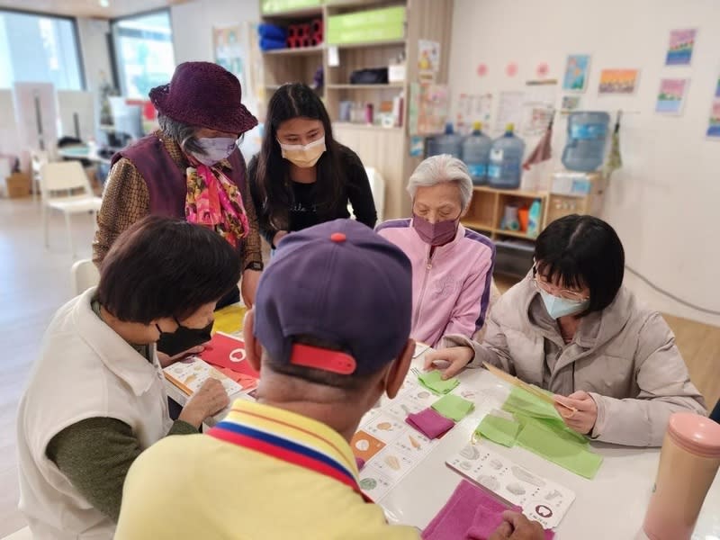 陽明交大攜手在地藥局推高齡健康促進計畫 陽明交通大學團隊與在地惠生大藥局攜手推動健康促 進計畫，希望協助提升高齡長者健康與生活品質。 （陽明交大提供） 中央社記者許秩維傳真  113年9月24日 