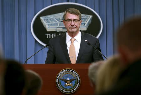 U.S. Defense Secretary Ash Carter holds a media briefing at the Pentagon in Washington, October 23, 2015. REUTERS/Yuri Gripas
