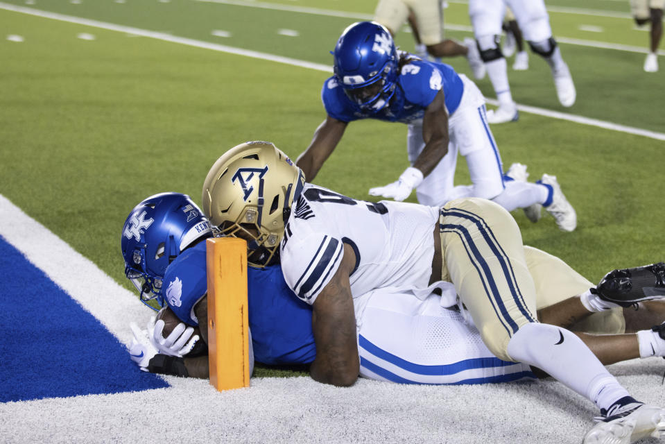 Kentucky running back Ray Davis (1) dives for the endzone with Akron defensive lineman CJ Nunnally IV (91) hanging on his waist during the second half of an NCAA college football game in Lexington, Ky., Saturday, Sept. 16, 2023. (AP Photo/Michelle Haas Hutchins)