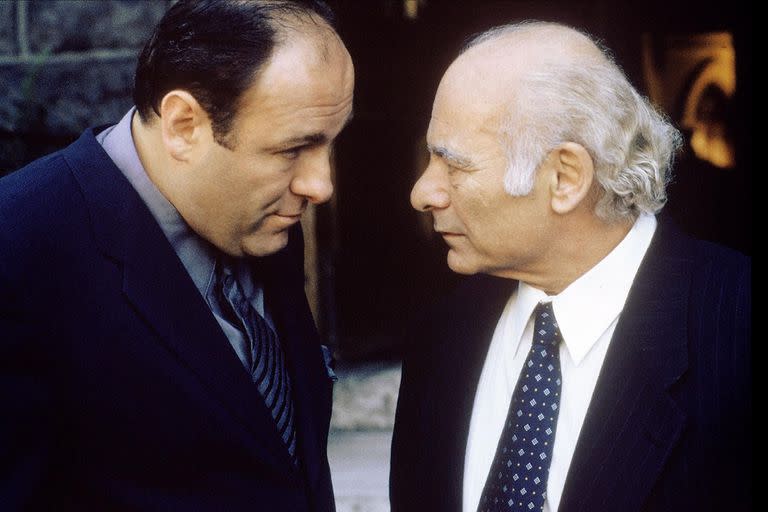 James Gandolfini y Burt Young en Los Sopranos