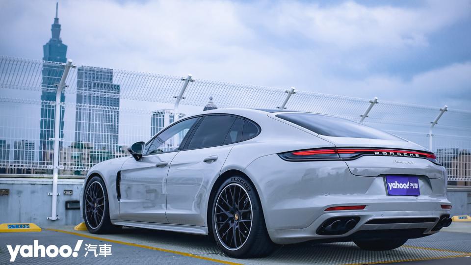 2022 Porsche小改款Panamera 4都會試駕，成熟大人的務實玩物！