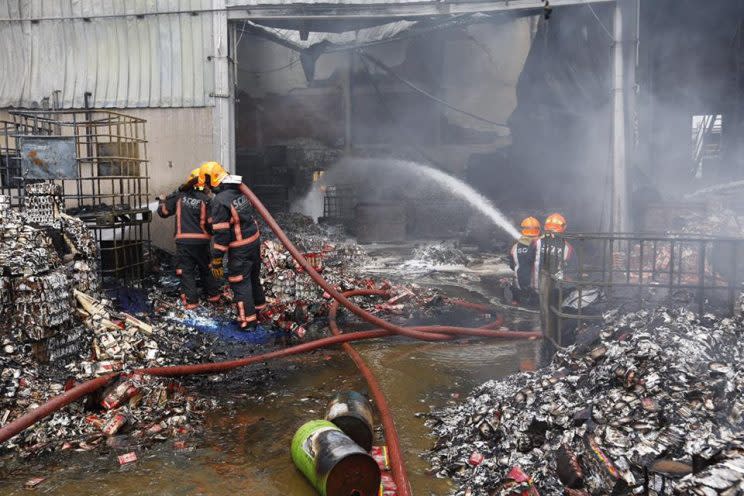 Fire at Tanjong Kling Road (Photo: SCDF Facebook)