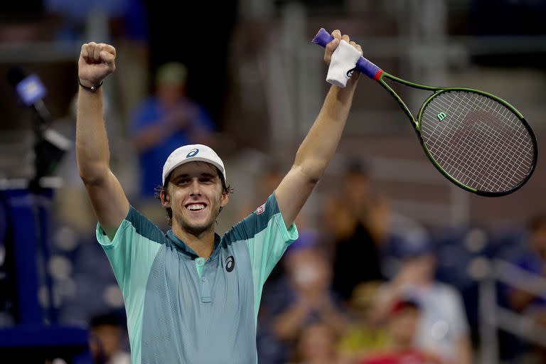 Brandon Holt, una de las figuras del primer día del US Open: el estadounidense, 303° del ranking e hijo de la ex número 1 Tracy Austin, eliminó a Taylor Fritz, décimo favorito