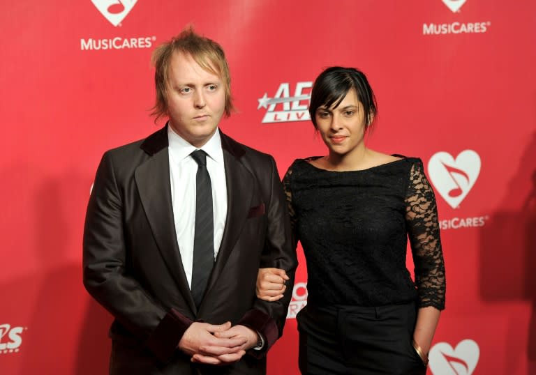 El músico James McCartney y Jade Nazareth asisten a un homenaje a Paul McCartney en Los Ángeles el 10 de febrero de 2012 (Kevin Winter)