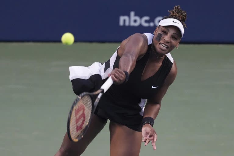 Serena Williams, el 10 del actual, durante el torneo de Toronto (Chris Young/The Canadian Press via AP)