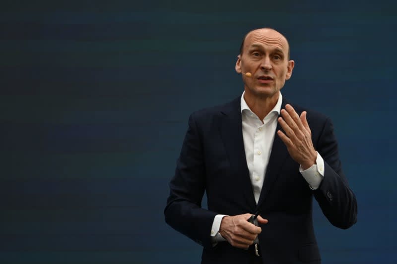 Ralf Brandstätter, Member of the Board of Management at Volkswagen and Head of China Business, speaks at a press conference. VW announced its targets for the Chinese market in the run-up to the motor show in China. Johannes Neudecker/dpa