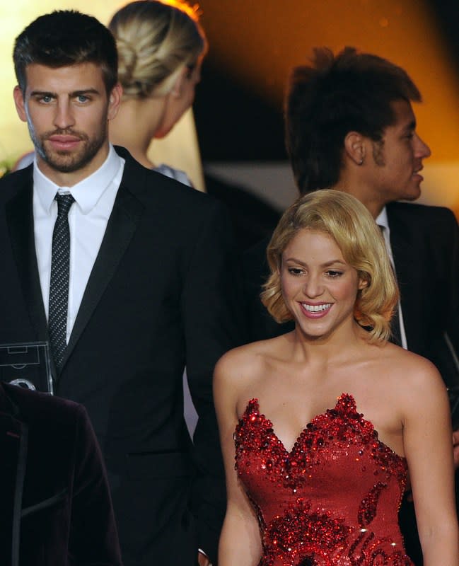 Barcelona defender Gerard Pique (L) arrives with his companion, Colombian singer Shakira (R), on January 9, 2012 for the FIFA Ballon d'Or award at the Kongresshaus in Zurich. AFP PHOTO / FRANCK FIFE