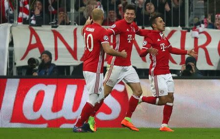 Football Soccer - Bayern Munich v Arsenal - UEFA Champions League Round of 16 First Leg - Allianz Arena, Munich, Germany - 15/2/17 Bayern Munich's Thiago Alcantara celebrates scoring their third goal with Robert Lewandowski and Arjen Robben Reuters / Michael Dalder Livepic