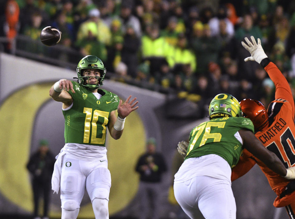 Oregon quarterback Bo Nix throws a pass against Oregon State during the second half of an NCAA college football game Friday, Nov. 24, 2023, in Eugene, Ore. (AP Photo/Mark Ylen)